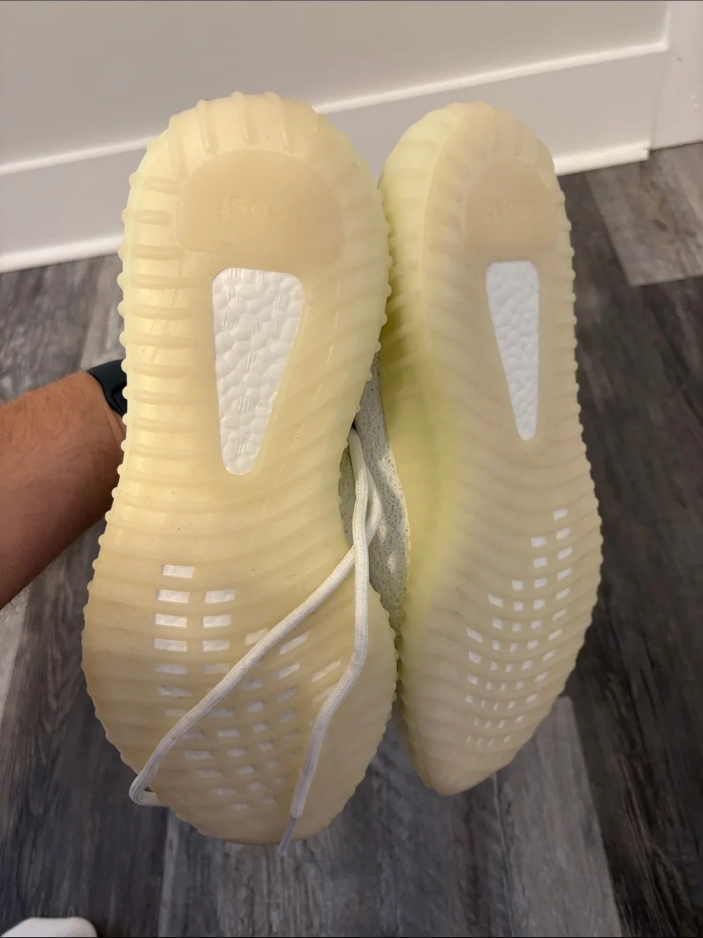 Adidas Yeezy Boost 350 V2 Creams Size 11 US Mens
